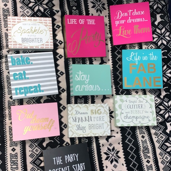 Bunch of classy wall art . All in perfect condition just down sizing 🖼 ♥️ - Picture 4 of 5